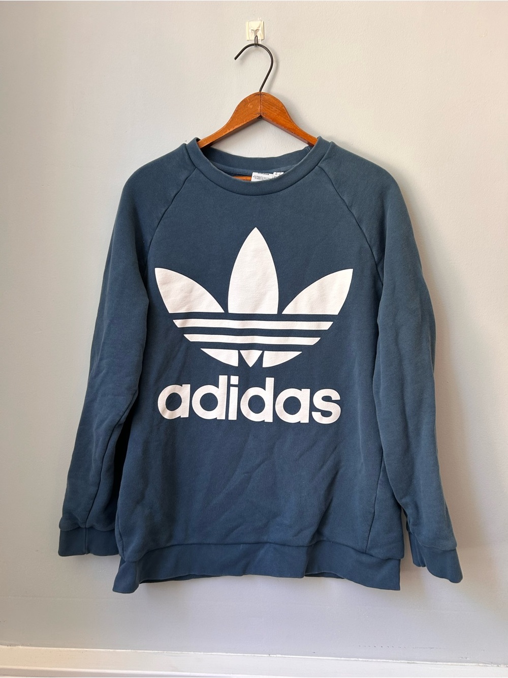 Vintage Adidas Trefoil Big Logo Crew Neck Graphic Light Blue Sweatshirt Size M